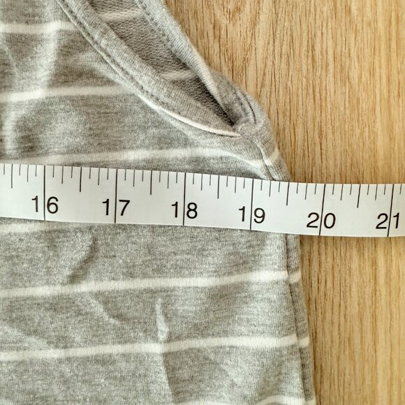 π€ Pink Clover Gray & White Striped Tank β Button Back Detail (Size M) - Picture 8 of 9